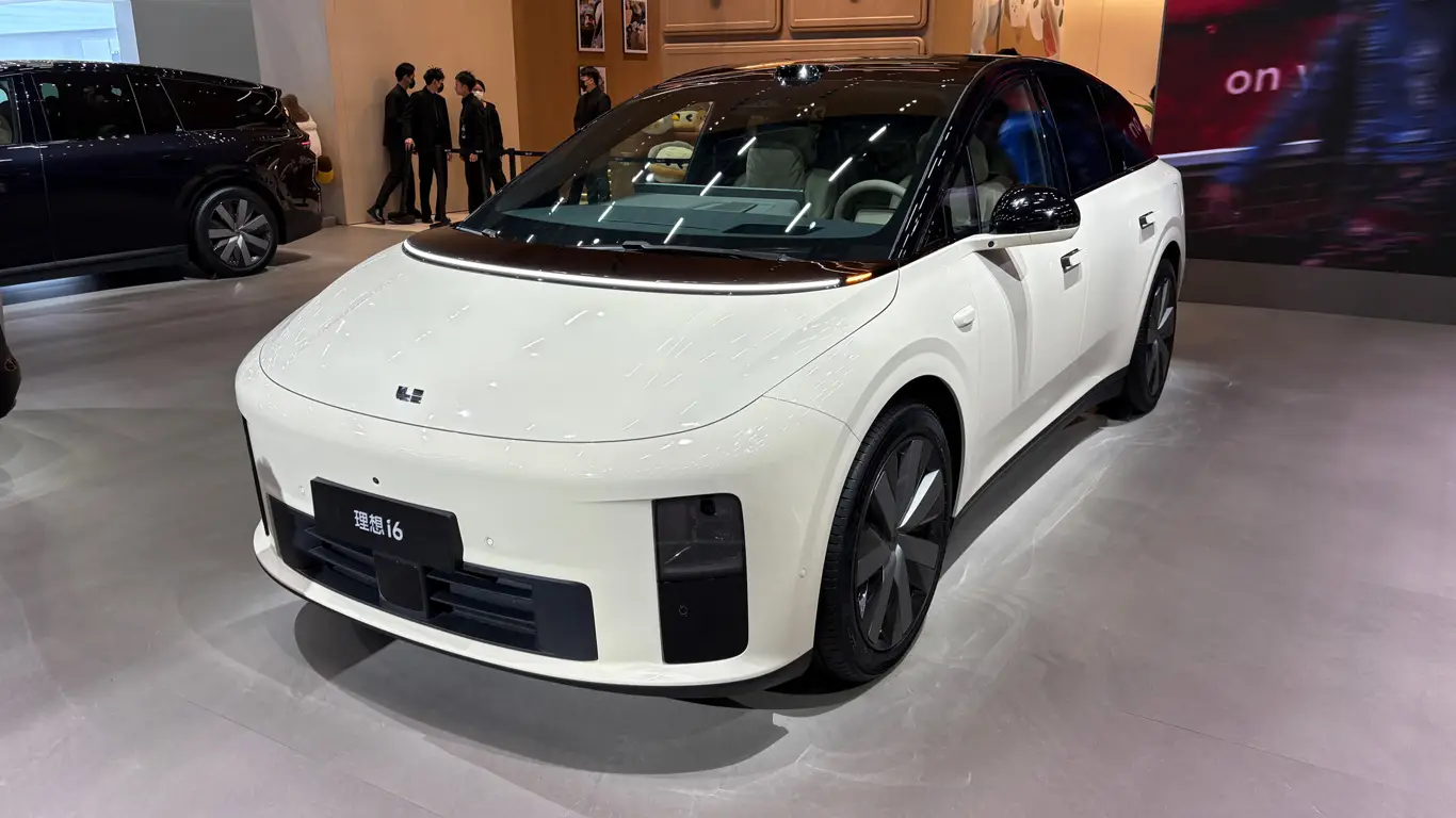 Автосалон в Гуанчжоу 2025 / Lixiang i6