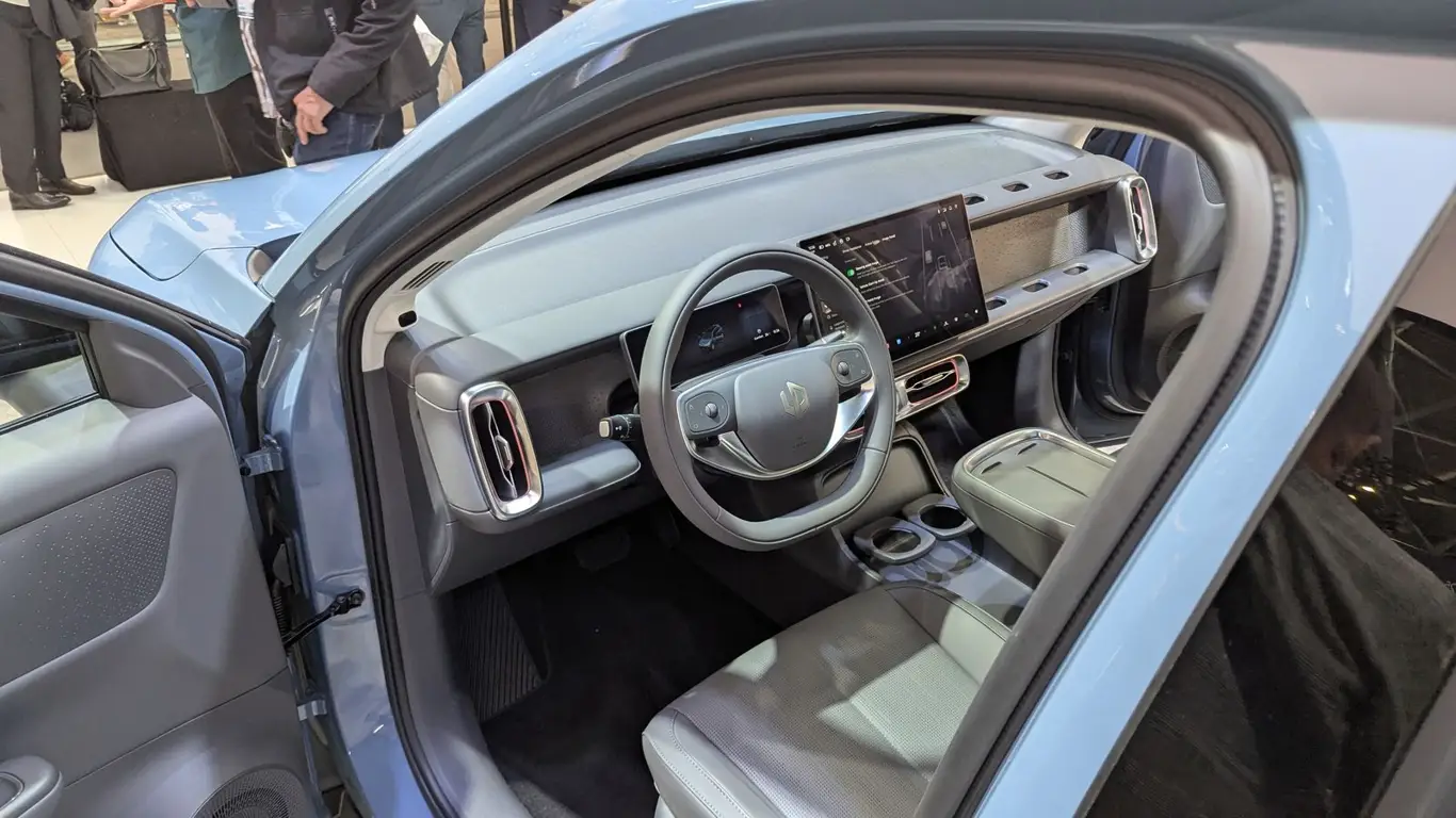 Автоновости на 32CARS.RU / Leapmotor B10 REEV