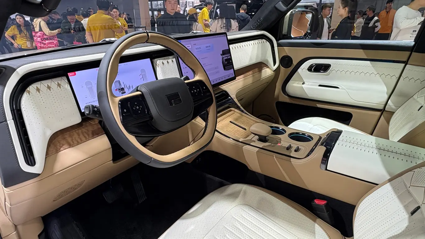 Автосалон в Гуанчжоу 2024 / Rox Adamas