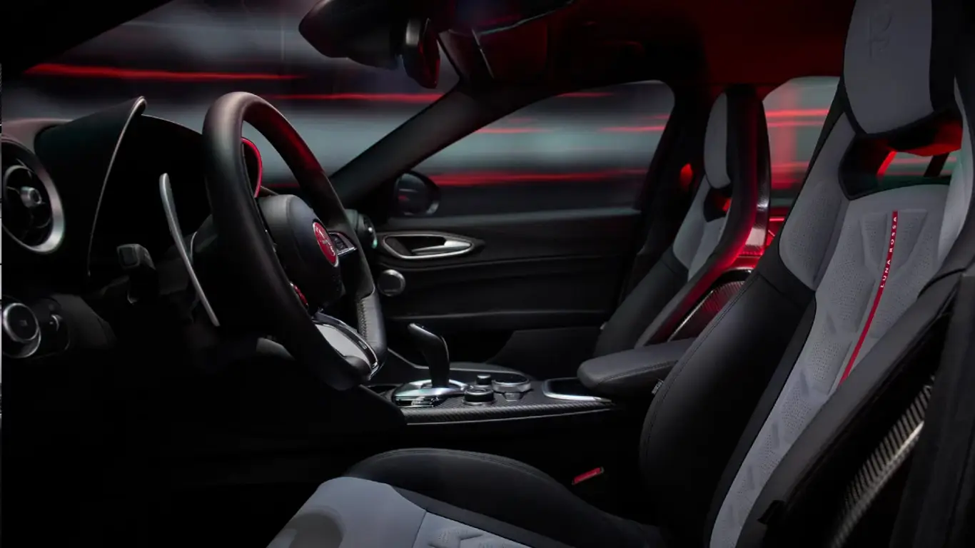 Автоновости на 32CARS.RU / Alfa Romeo Giulia Luna Rossa