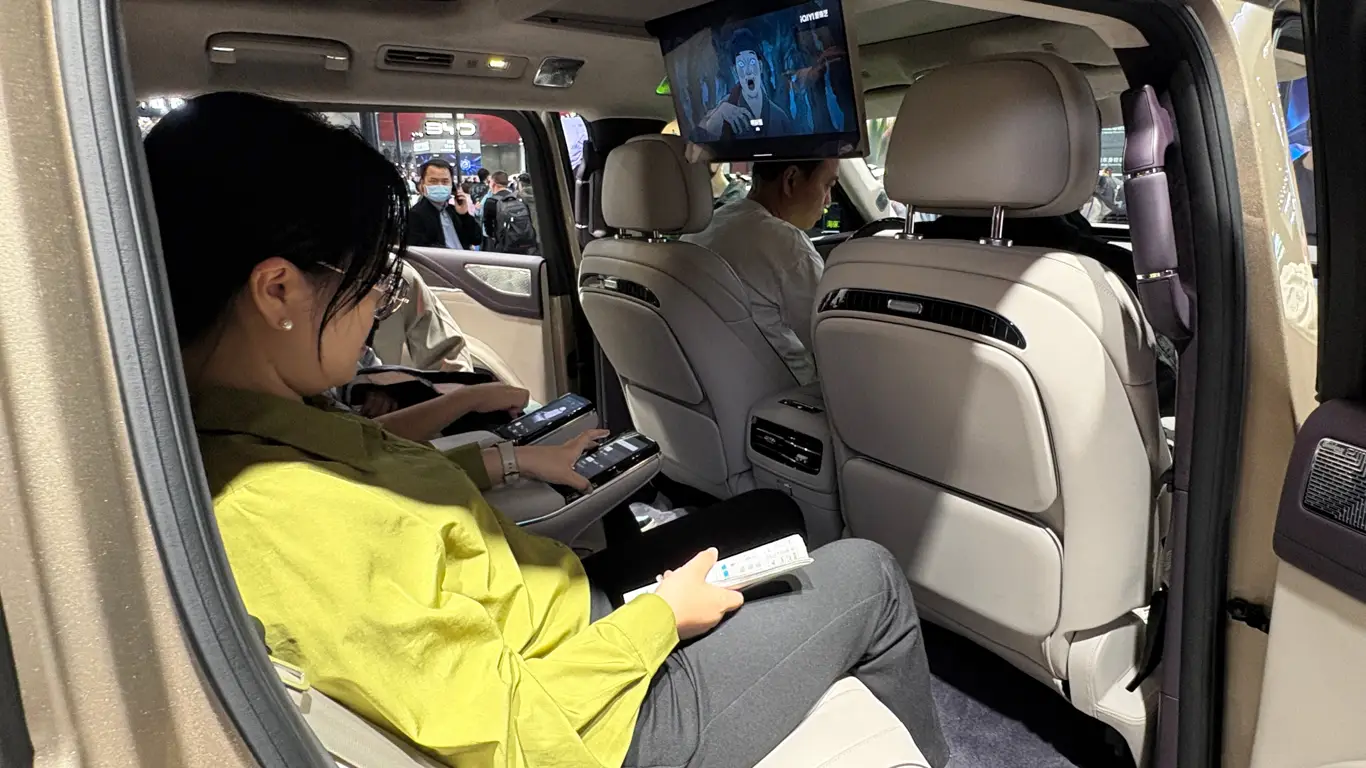 Автосалон в Гуанчжоу 2025,Yangwang U8L